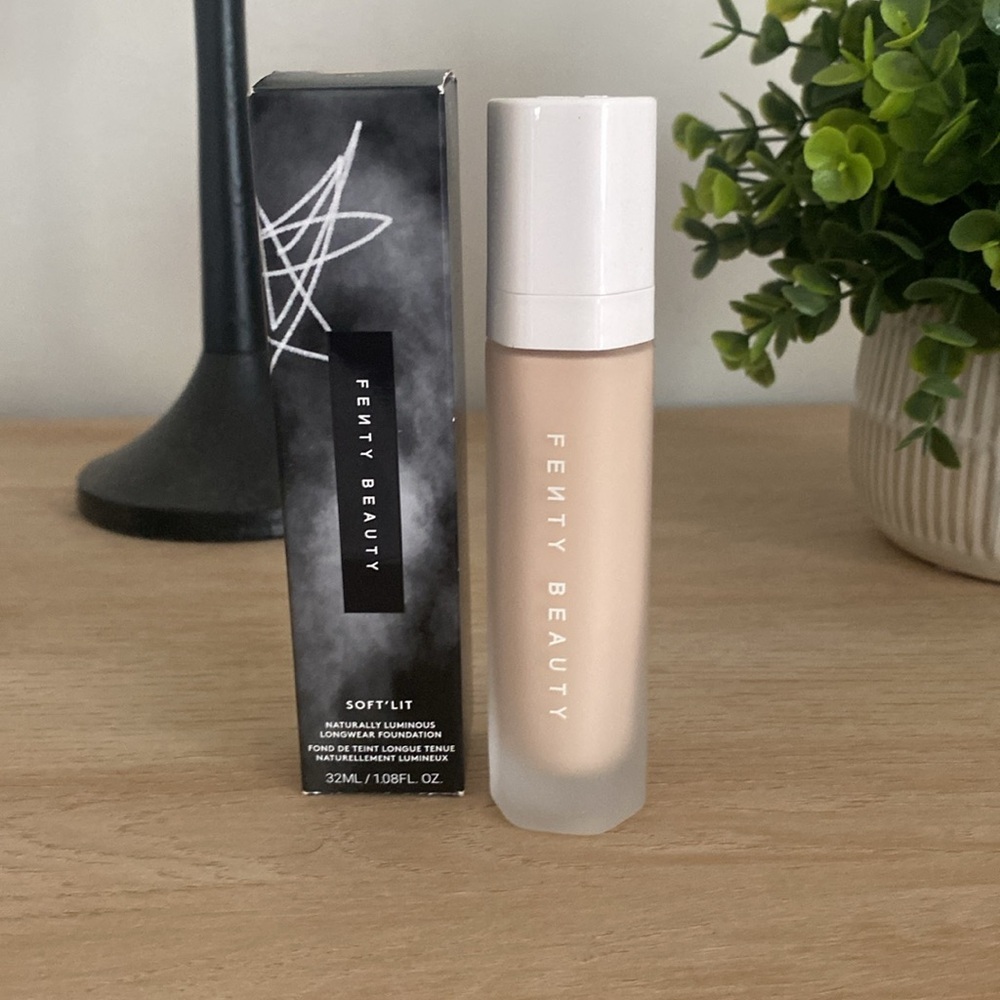 Fenty Beauty Soft lit naturally luminous long wear foundation-shade 120 neutral